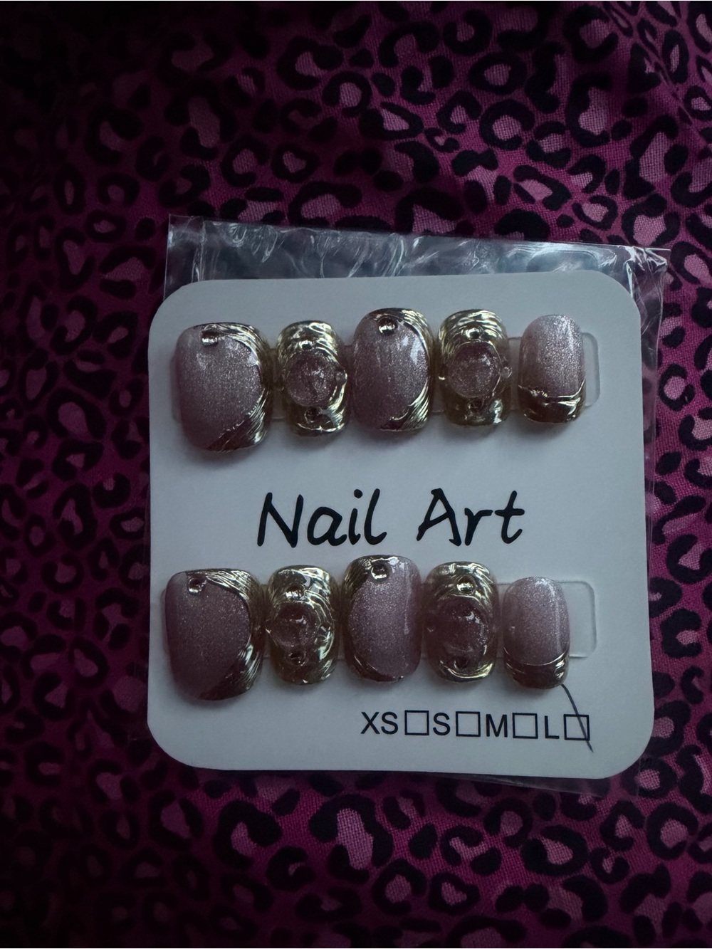 Nail Art Press-On Set in Shimmery Pink with Gold Accents